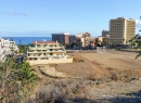 Blick auf die Sportanlage neben dem Barranco San Felipe samt Hotel Tenerife - so heißt das vor einigen Jahren sanierte Hotel Florida jetzt.