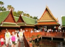 Der Eingangsbereich wurde einem thailändischen Dorf nachempfunden.
