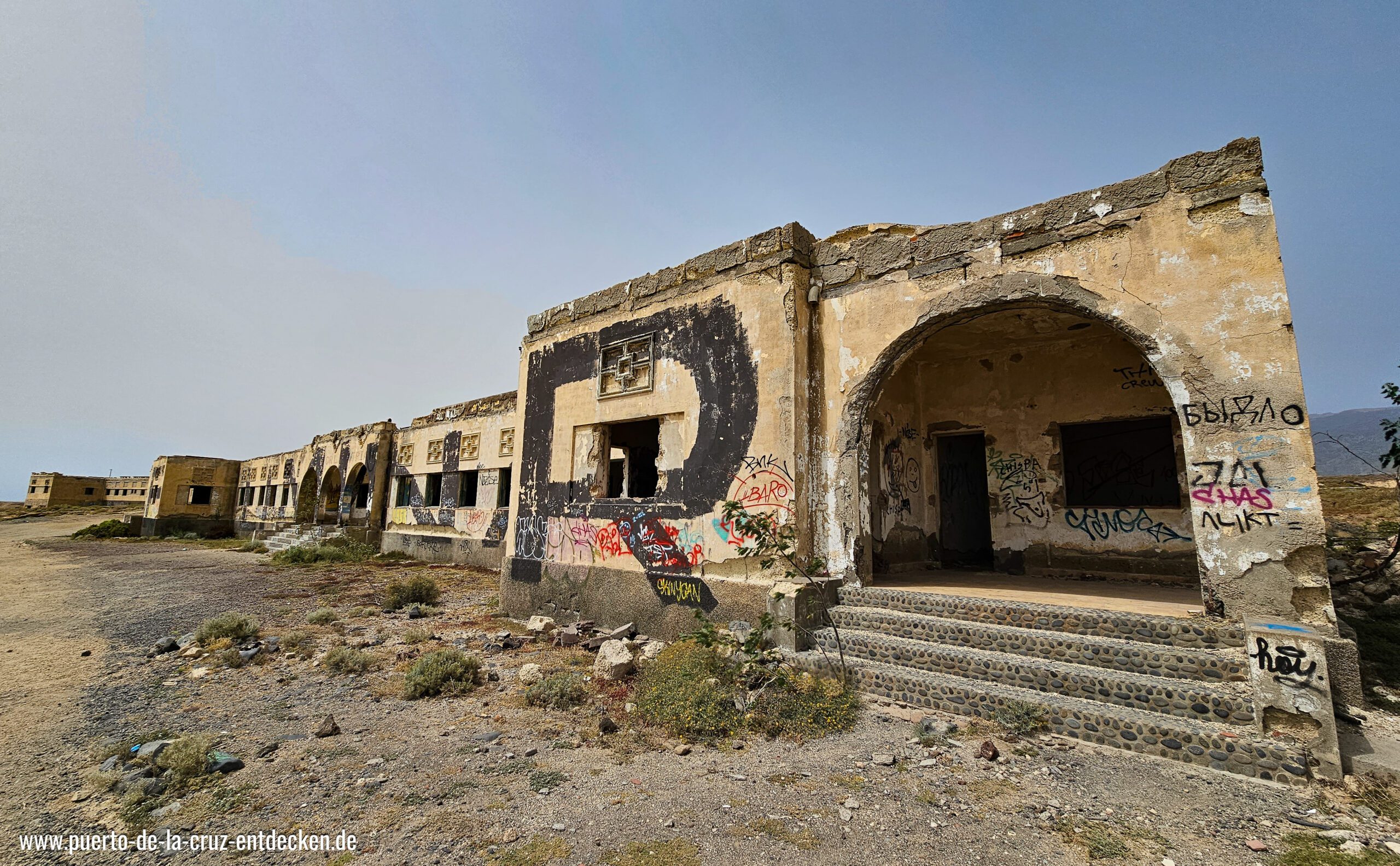 Kurz dahinter befindet sich dieses Gebäude.