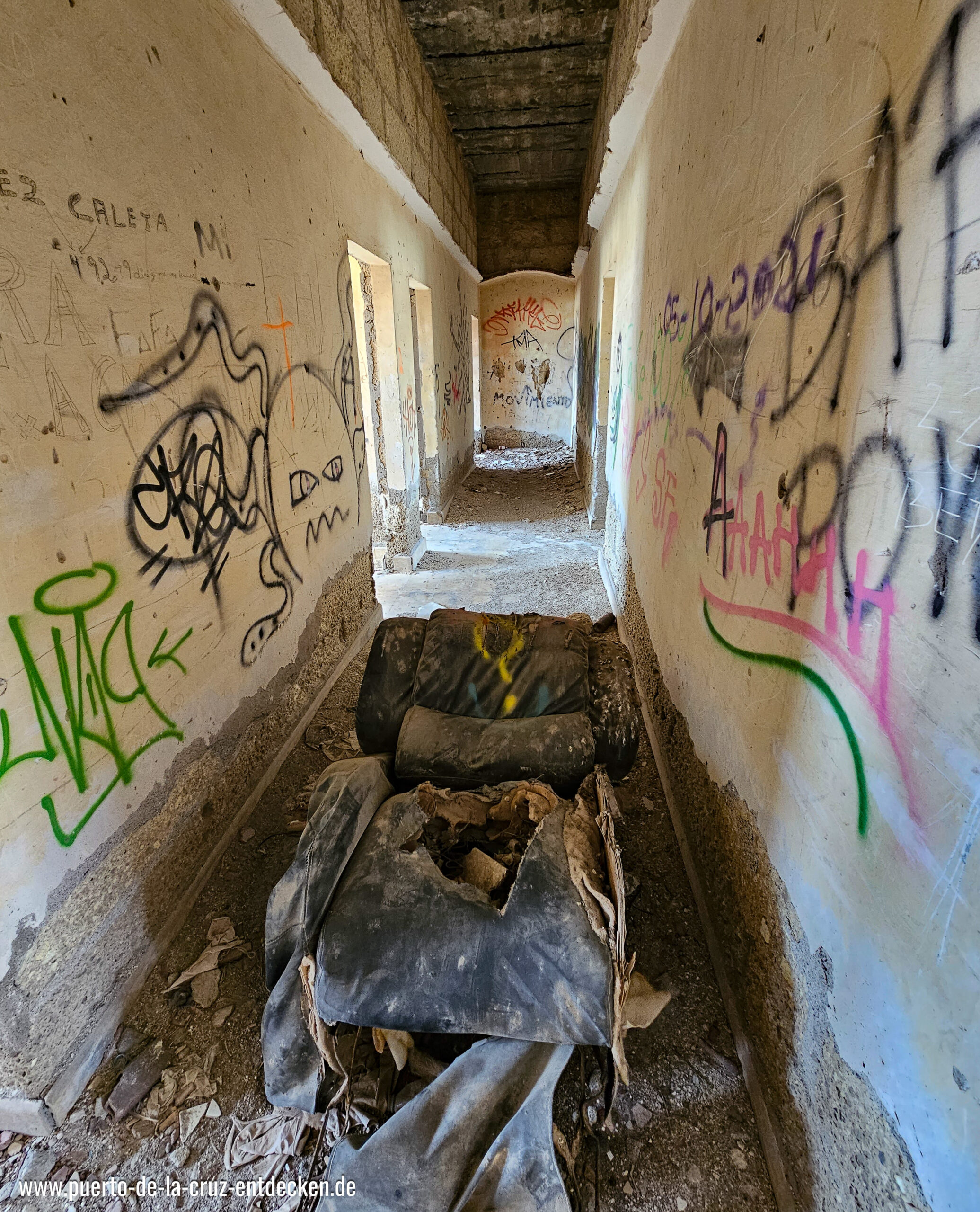 Das Innere der Gebäude ist zum Teil vermüllt.