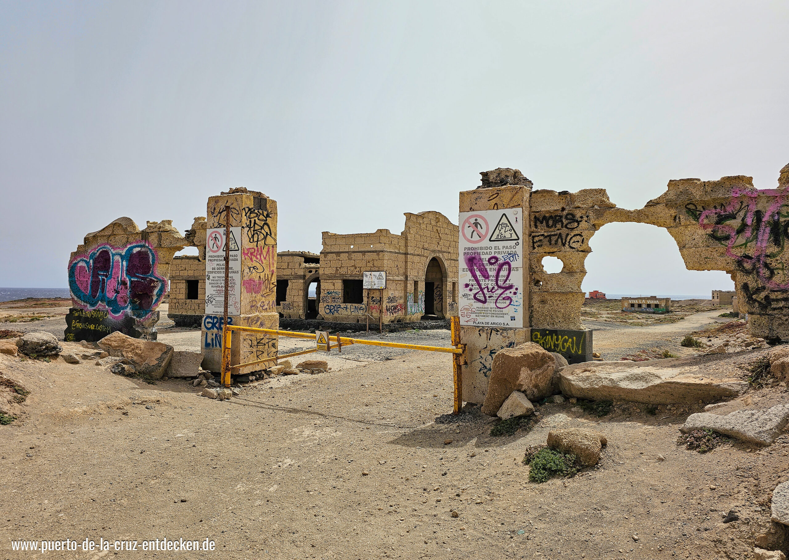 Der westliche Eingang der Lepra-Kolonie.