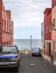 Parkplatz mit Meerblick: Die Straßen enden teilweise direkt am Atlantik.